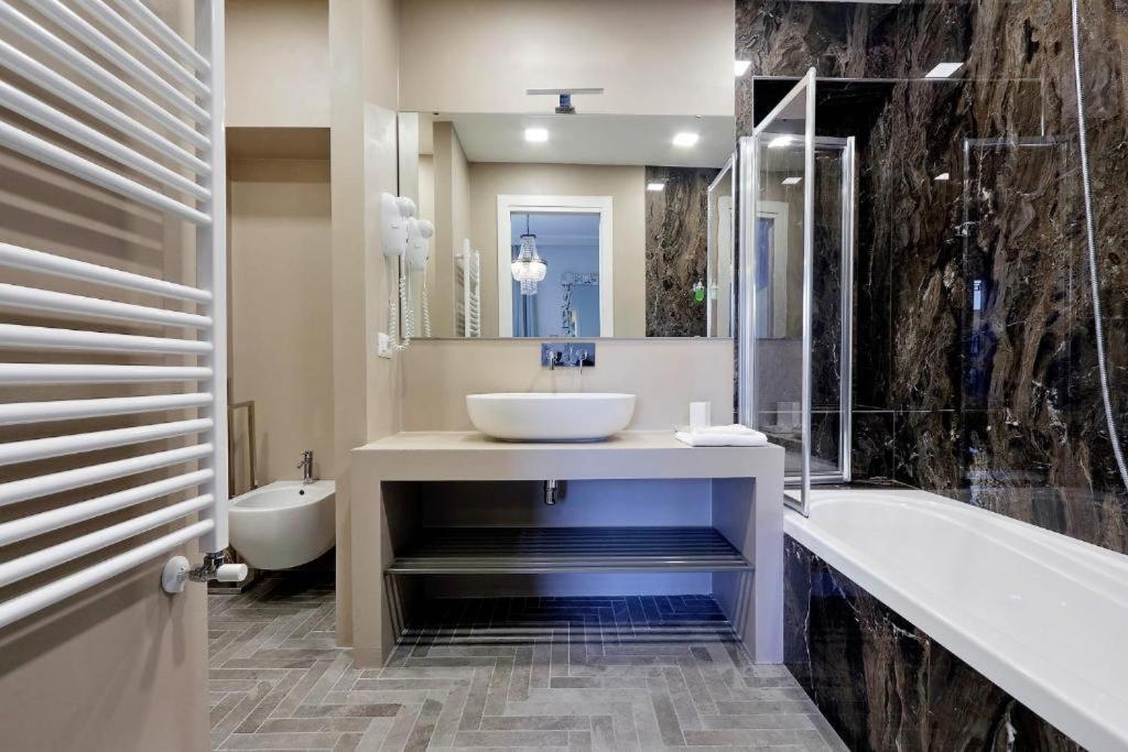 Boutique Suites Della Croce โรม ภายนอก รูปภาพ