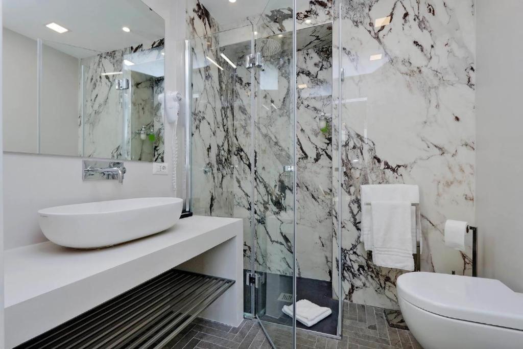 Boutique Suites Della Croce โรม ภายนอก รูปภาพ