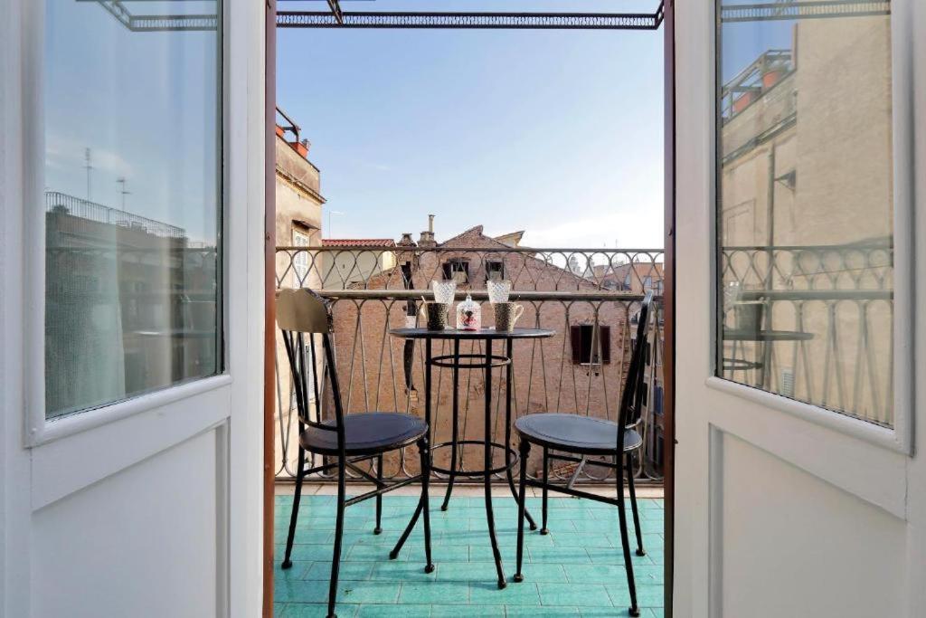 Boutique Suites Della Croce โรม ภายนอก รูปภาพ