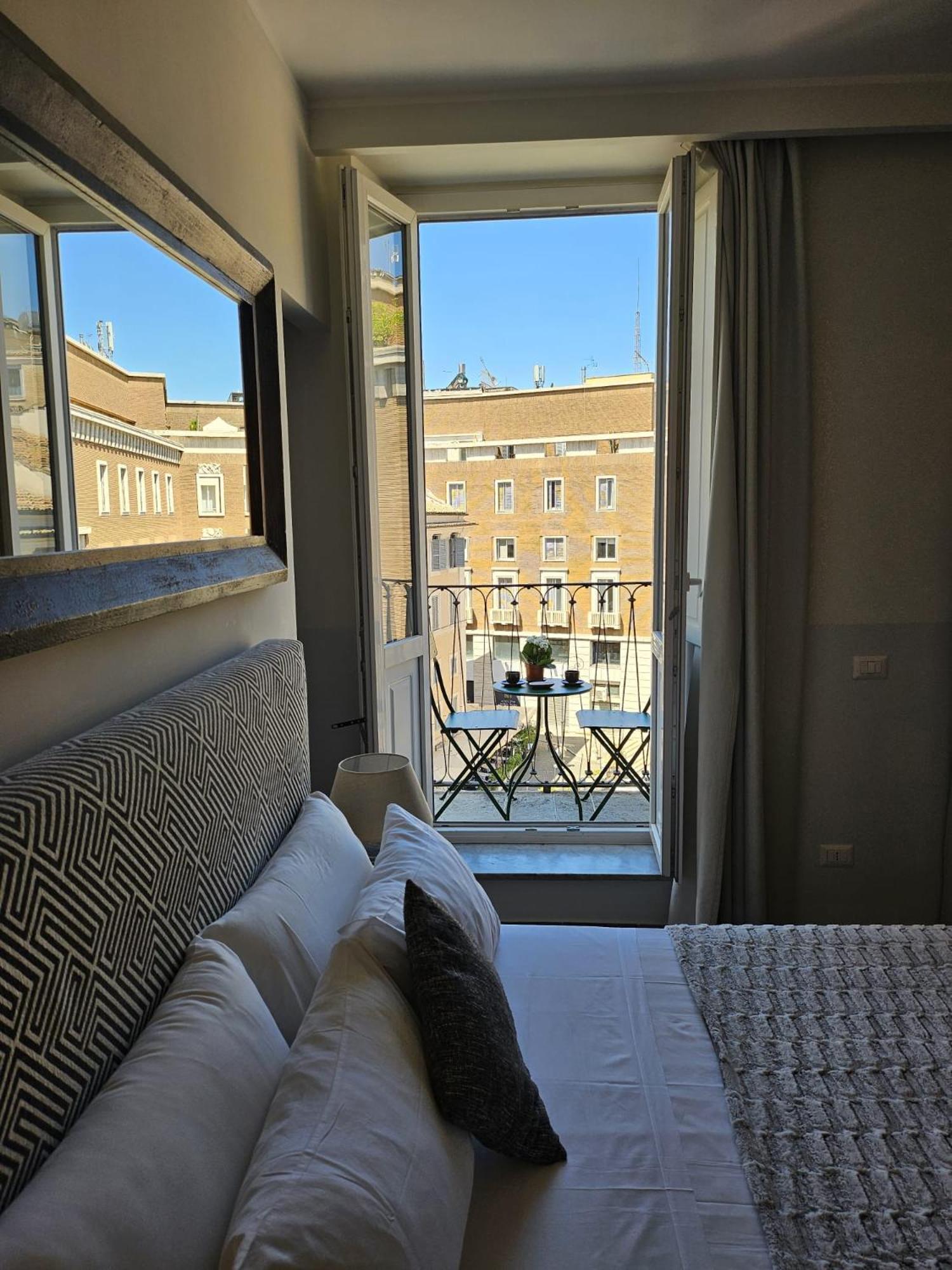 Boutique Suites Della Croce โรม ภายนอก รูปภาพ